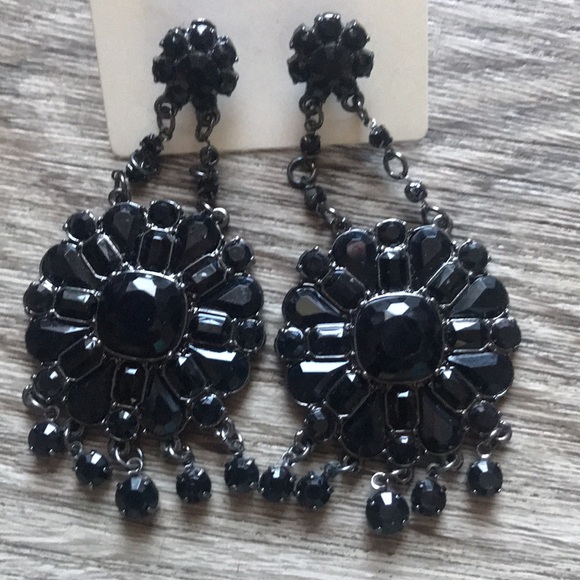 NWT Chandelier Earrings - Picture 3 of 7